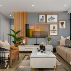 Luxurious apt with amazing views