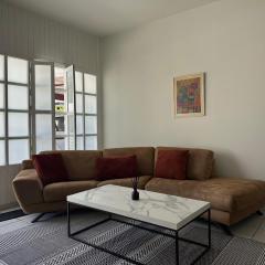 White House with Garden and BBQ in Strovolos