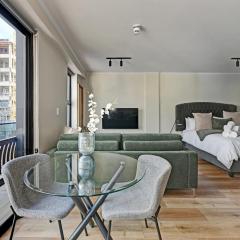 Storm - Sky High 1 Bed Penthouse - City & Mountain Views