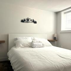 Cedar & Sage Suite - Kitchen & Comfort