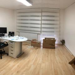 Royale Business Suite with 4 Bedrooms & Parkplatz & Balkon, All Beds in large Size 120cm Netflix Premium, zentral zu Audi und Schwarz Gruppe