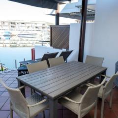 Waterfront - 2BR Oasis with mooring and Lagoon views with direct access to the water