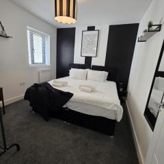 Modern,1-Bedroom Flat, Guests 3, Prime Gloucester Location, Parking Available