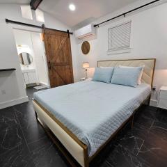 Comfy Tiny Home WP Large Private Deck Queen bed