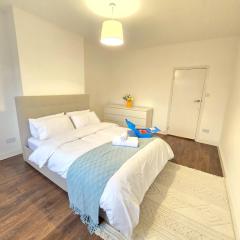 2bedroom sleeps 5 Raynes Park London 30min to Central London Family Friendly