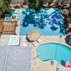 Sleeps 10 Pool Hot Tub Sport Court Pool Table