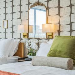 Boutique Suite-Sleeps 7-Free Parking-Balcony Views