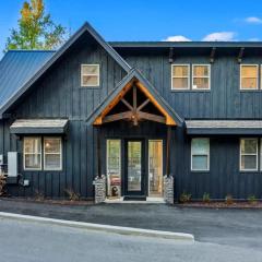 Bearfoot Bungalow - Lakefront Paradise