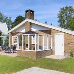 Bungalow in Sint Maartenszee near the beach