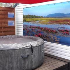 Mobil-Home avec Jacuzzi pour 4 personnes et Terrasse - API-1-52-465