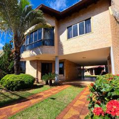 Casa 4 suítes em bairro nobre de Foz