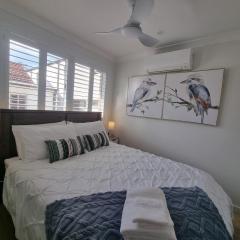 3BR Home 10 mins walk to Uni, free parking, AC