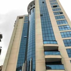 UNU Loft Ibirapuera: piscina, academia, vista cinematográfica.