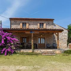 2 Bedroom Gorgeous Home In Buje