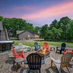 Tree Haven- fenced yard, hot tub, fire pit