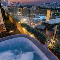 Downtown Floreasca Penthouse w Jacuzzi&Terrace