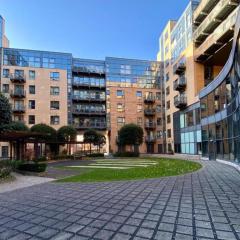 Stylish Apartment in Great City Location, Parking Possible - West One