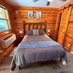 Warm and Cozy Studio Haven 10 Minutes from Dollywood and Pet Friendly