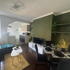 Cosy 3 Bedroom Apartment in Newcastle