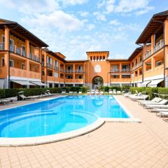 Martin apartment with pool & terrace near center salò & lake Garda
