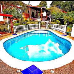 Rincón del colibrí/casa campestre/piscina/la vega