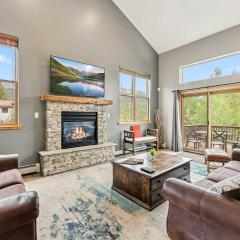 Peak 7 Mountain Lodge - Hot Tub & Expansive Views