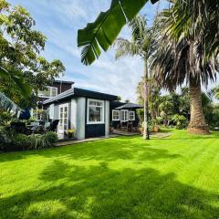 Waikanae Olde Beach Palm Cottage 2 min to Beach