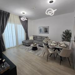 2bhk Canal View near Ferrari World and Sea World