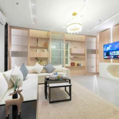 Luxurious 2-BR flat with relaxation space lll