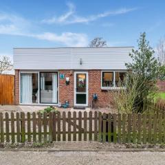 Holiday Home in Noordwijkerhout near Lake