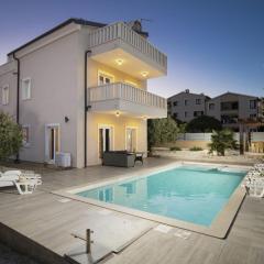 Villa Bellavista with 8 Bedrooms, Private Pool and Sauna