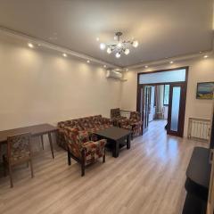 Toon Apartments Cozy 2BR on Saryan