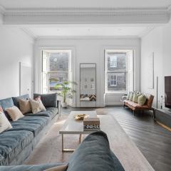Edinburgh's Finest - Chic and Luxurious Shore Apartment