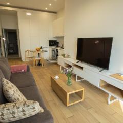 Stylish Central Studio, Large Balcony, New Build