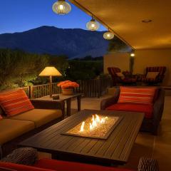 Chic, Walkable Desert Retreat - Private and Serene