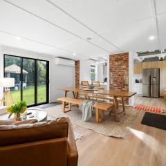 The Dingaling - Beach House Bliss with Firepit & BBQ