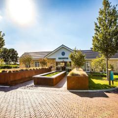 Holiday home with gas fireplace & bath