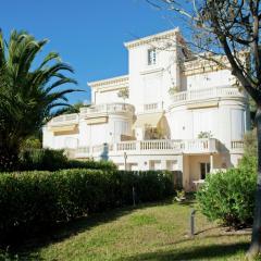 Villa on Côte d'Azur with Beachfront Views