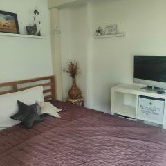 Zimmer mit eigenem Gartensitzplatz und Bad