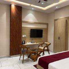 Mandonas Hotel and Resturant By StayApart