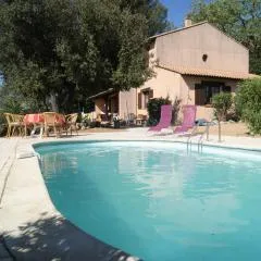 Villa in Provence with Pool and Vineyard Views