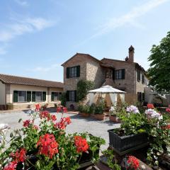 Modern Holiday Home in Foiano della Chiana with Pool
