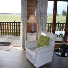 Spacious cottage with sauna looking out on astonishing grasslands
