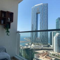 Beautiful Studio Apartment in Dubai Marina