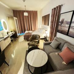 Reem Luxe Studio - Stylish Stay with Pool Access Near Reem Mall