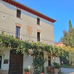 Raffinée Farmhouse with pool views