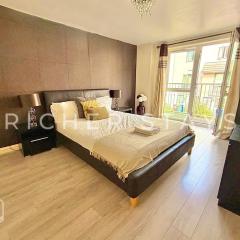 Modern 4BR Home in Grays