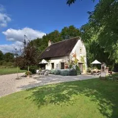 Holiday Home in Le Châtelet with Pool