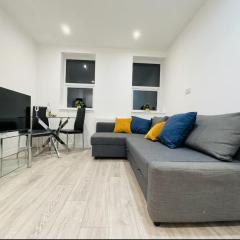 Lush 2- Bed Apartment London