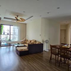 Trinity 3BR apt w lakeview near Marriott, Big C, VNU